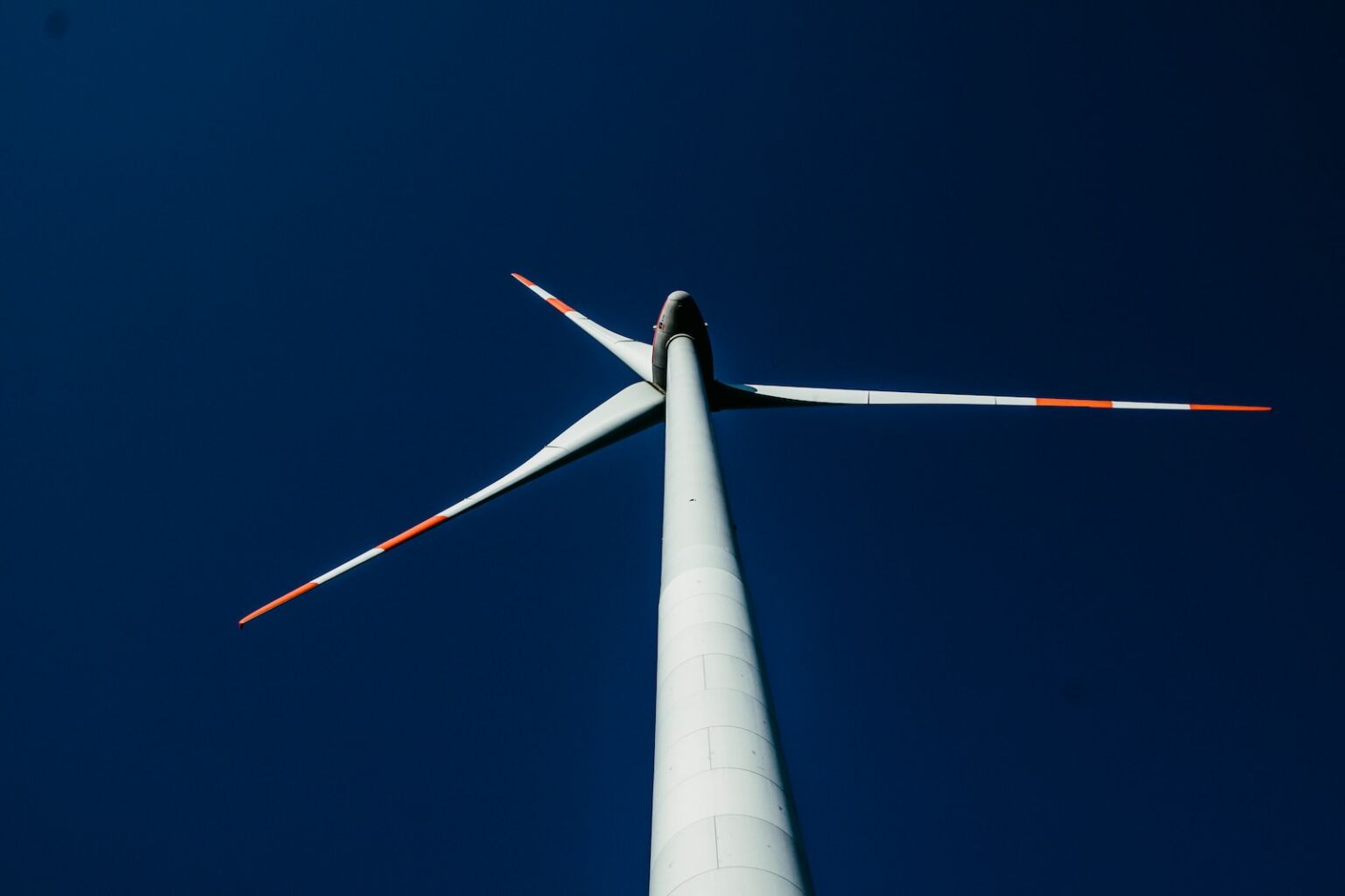 close-up photography of windmill during daytime
